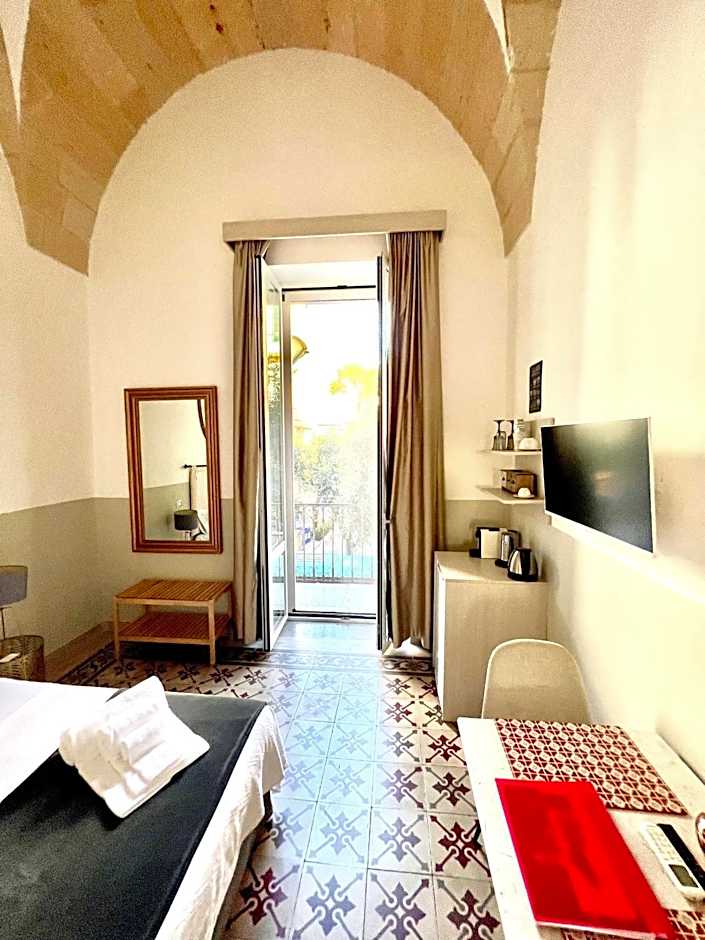 Eccelsoleccese Boutique B&B - steps from the Historic Center