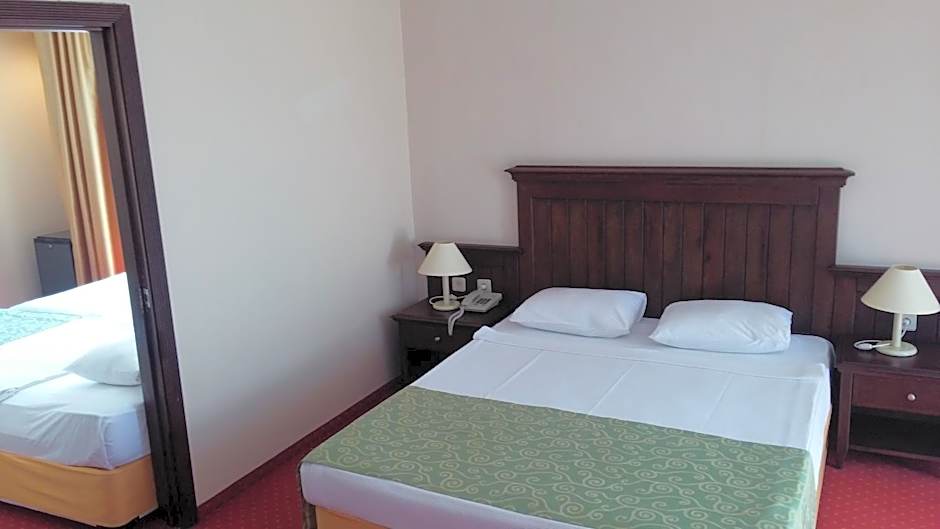 Side Palm D'or Hotel