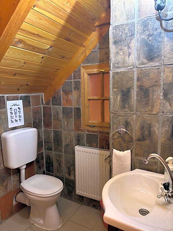 Hollóköves Vendégházak