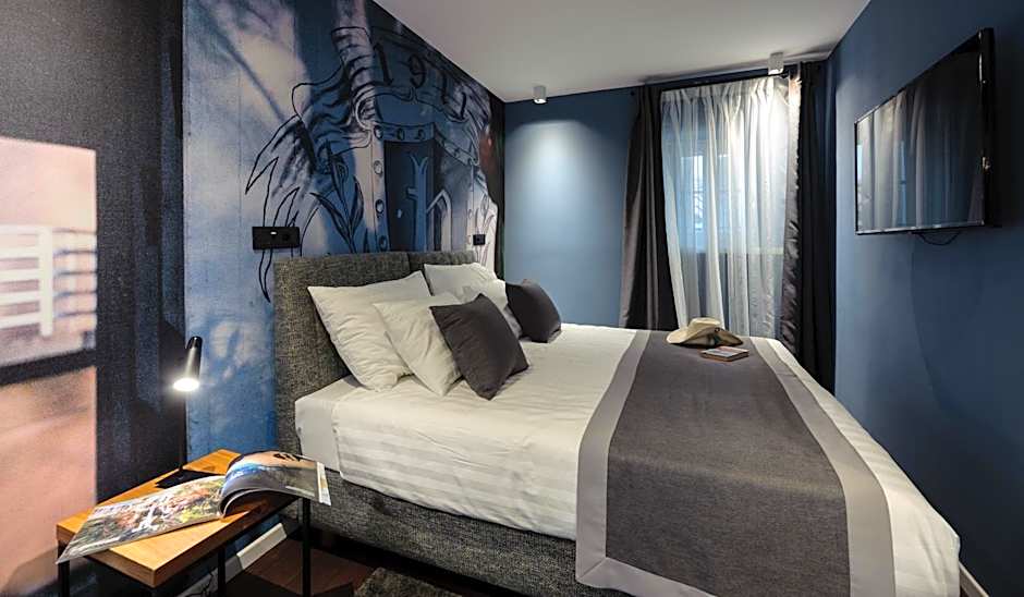Camera Hotel