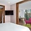 The Fives Downtown Hotel & Residences, Curio Collection by Hilton
