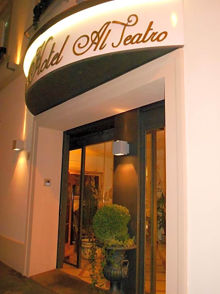 Al Teatro