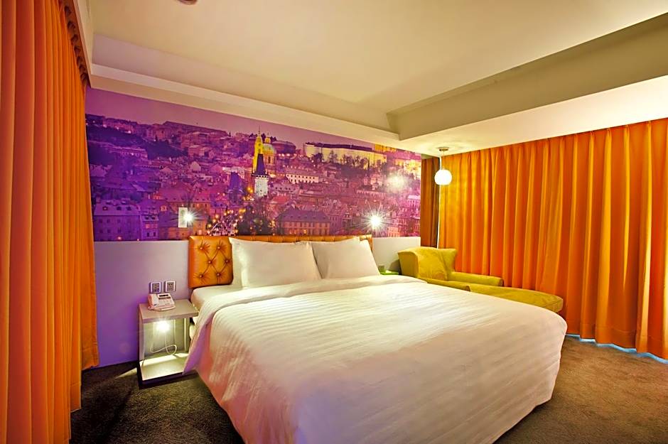 Photo 1 of 5 of Suite