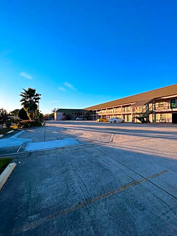 Garden Inn & Suites