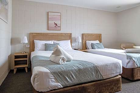 Hospitality Inn Esperance SureStay Collection by Best Western