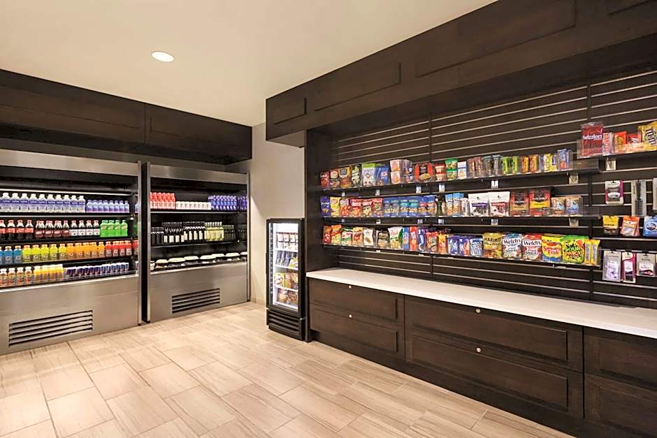 Embassy Suites By Hilton San Antonio Brooks Hotel - Spa