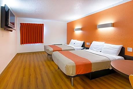 Quadruple Room - Disability Access - Roll in Shower