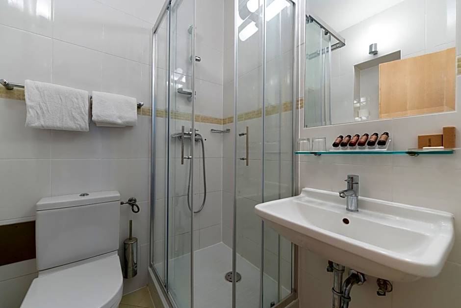 Barbara Piran Beach Hotel