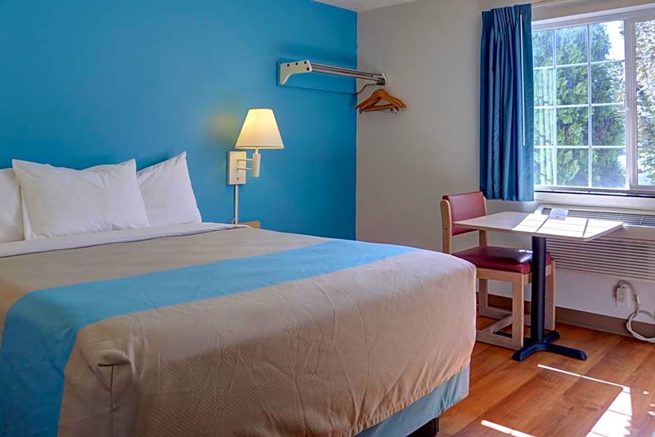 Motel 6-The Dalles, OR