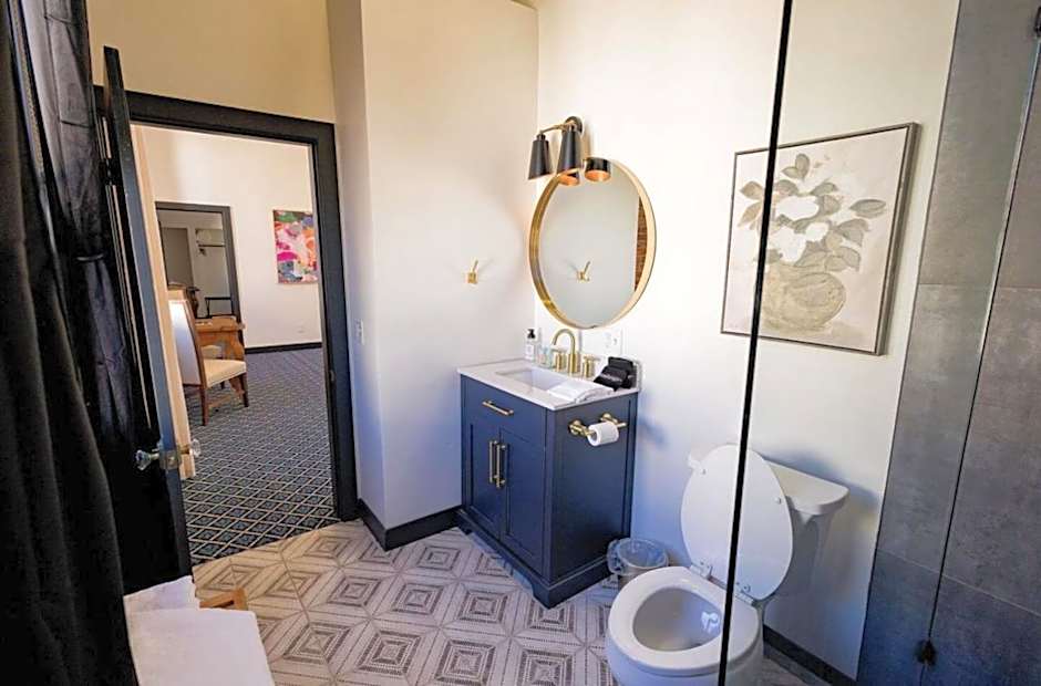 Speakeasy 2 Room Suite (Rm 4)