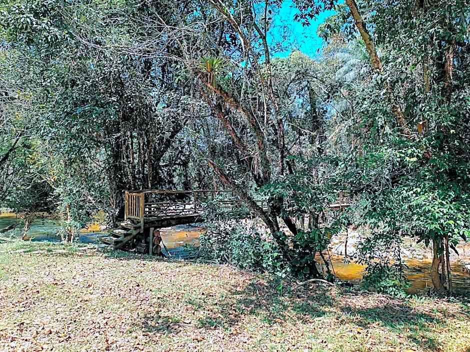 Suíte com Mezanino e Cachoeira no Quintal