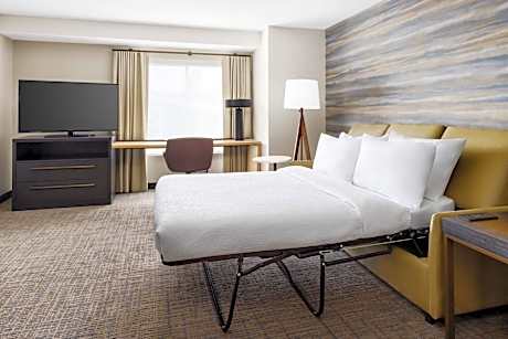 One-Bedroom Queen Suite with Sofa Bed and Adapted Tub - Mobility and Hearing Accessible