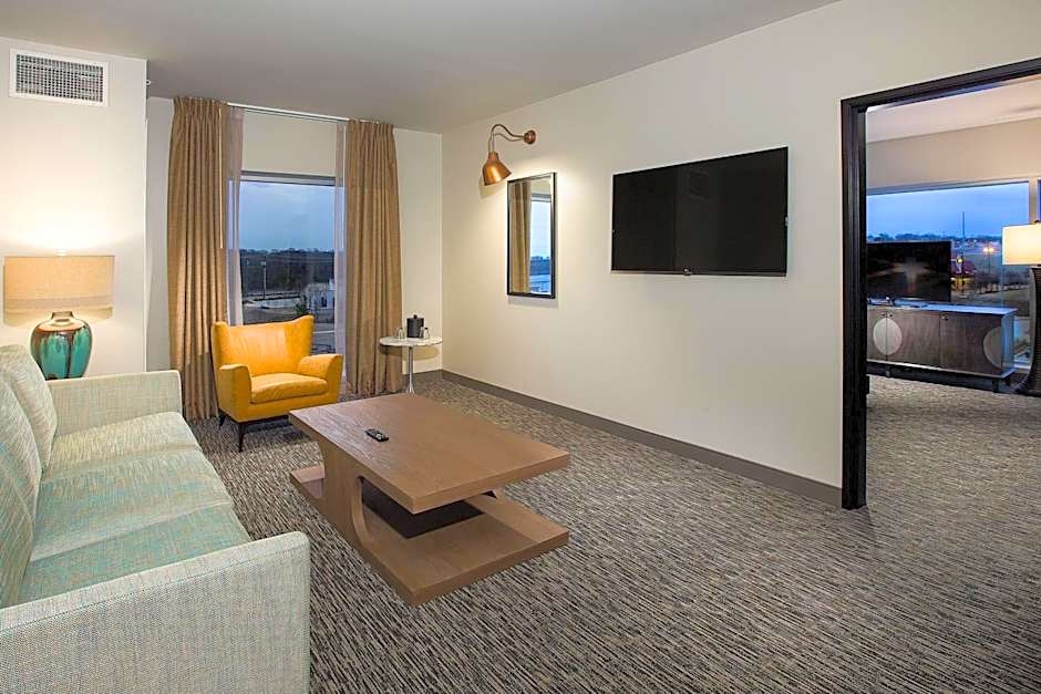 THE SOUTHLAKE HOTEL
