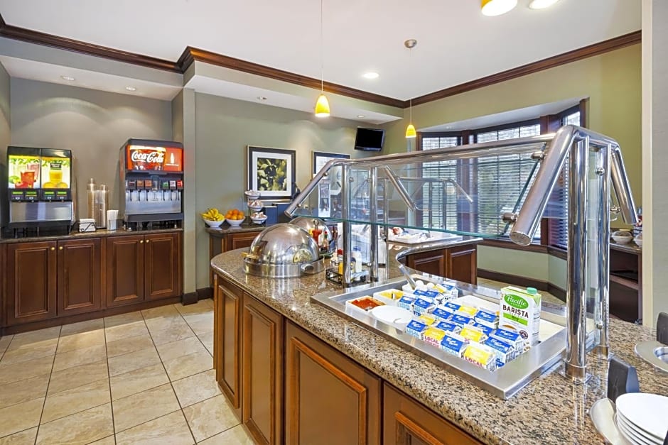 Staybridge Suites Lansing-Okemos By IHG
