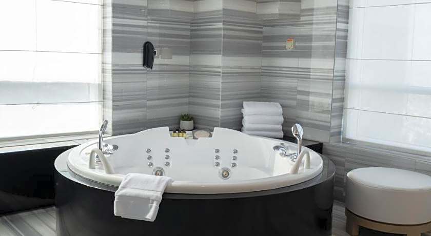 Pullman Doha West Bay