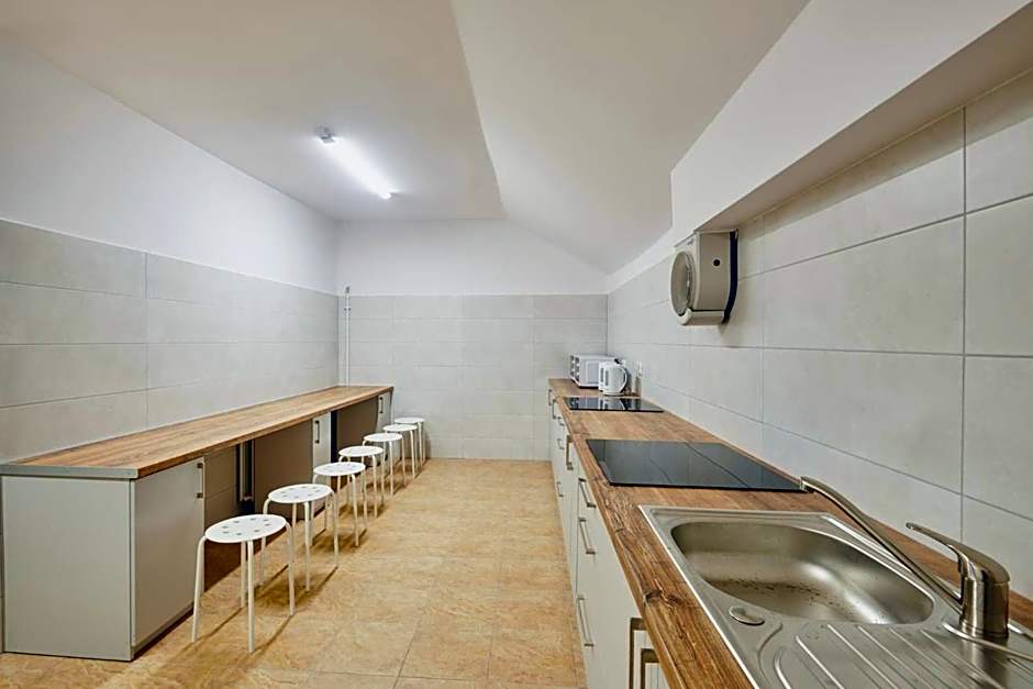 Hostel L44