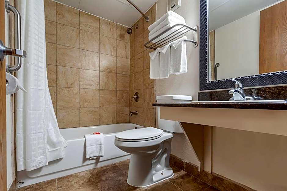 Econo Lodge Hays I-70