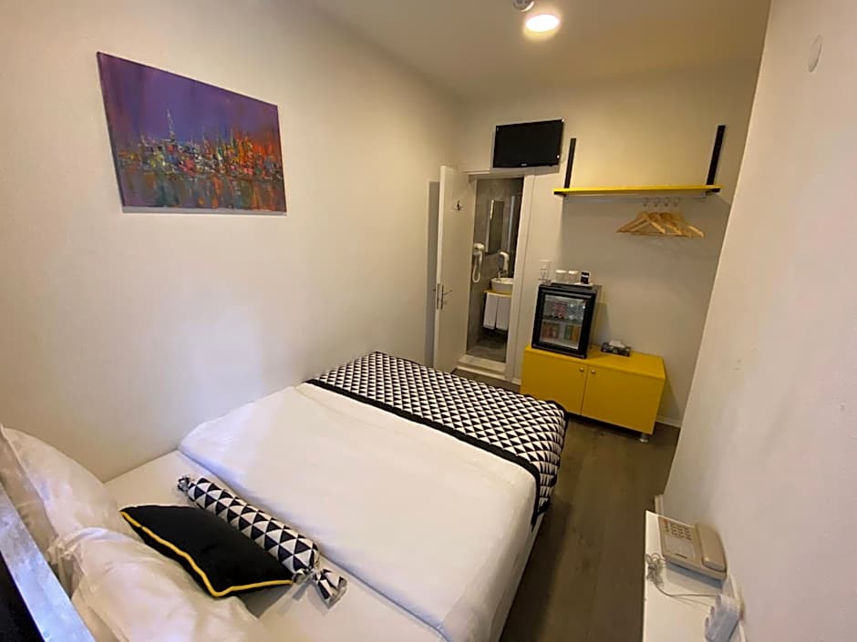 Piano Hotel