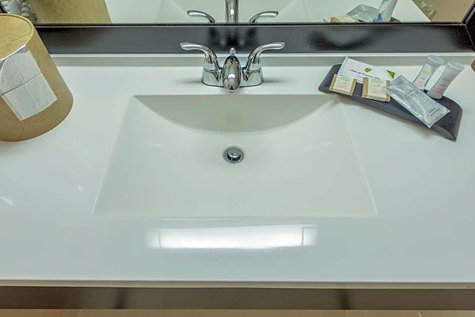 Howard Johnson by Wyndham Downtown Kamloops