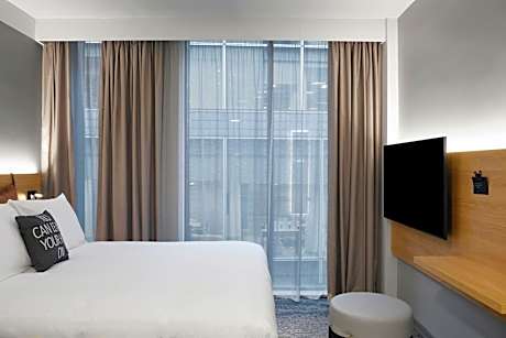 Moxy Sleeper Premium, Guest room, 1 King