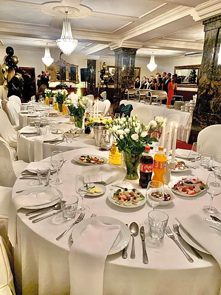 Noce i Dnie Hotel