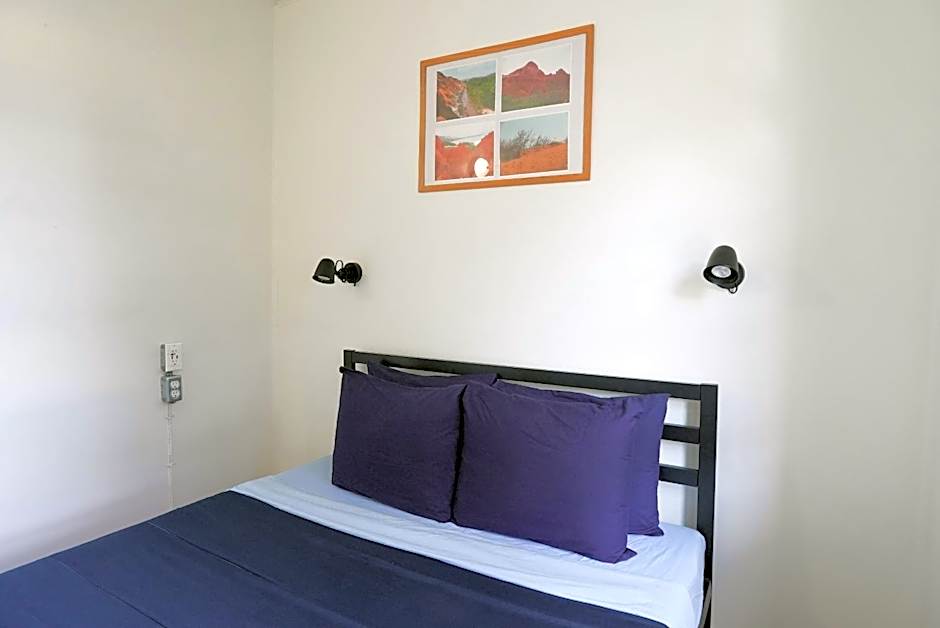 Ocean Island Inn | Backpackers | Suites