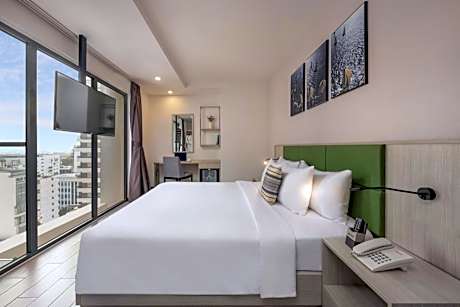 Superior City View with Balcony