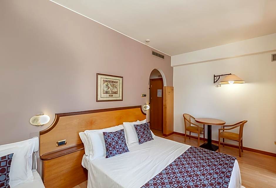 Photo 1 of 11 of Triple Room