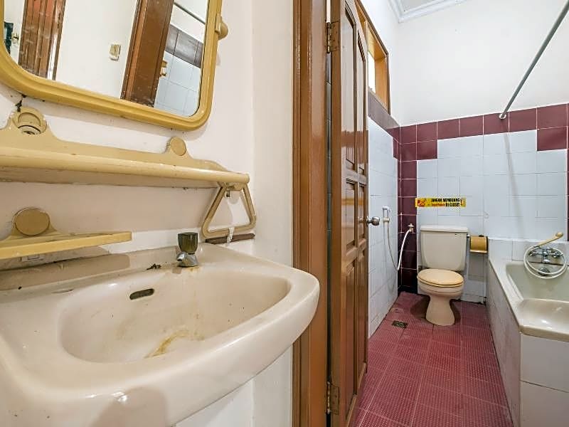 SPOT ON 2341 Hotel Padjajaran 2