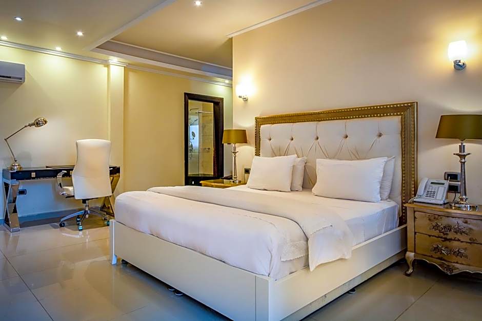 The Country Lodge Hotel