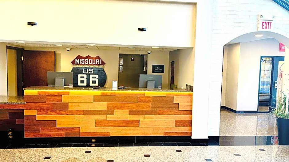 Heritage Inn & Suites St. Louis/Fenton, Trademark by Wyndham