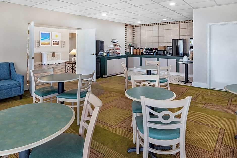 Days Inn by Wyndham Del Rio