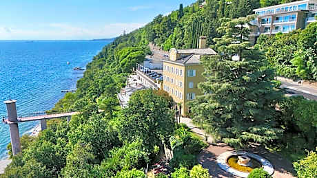 Hotel Riviera & Maximilian's