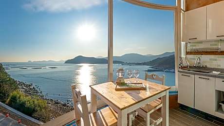 Geoje SunbeachOceanview Dog Pension