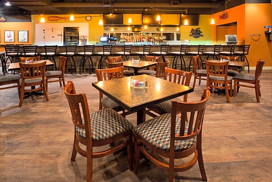 Holiday Inn Detroit Lakes, an IHG Hotel