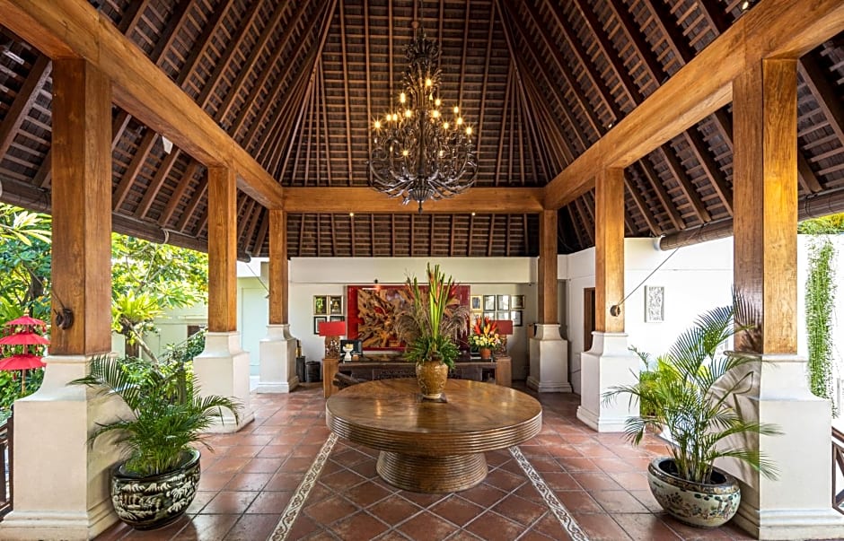 Villa Kayu Raja