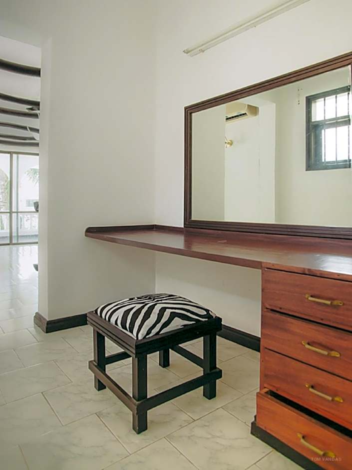 Bahari Dhow Beach Villas