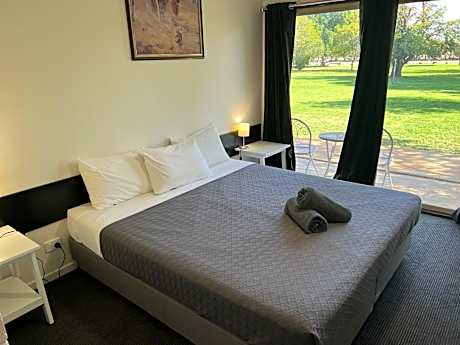 Jumbuck Motel - Oil Friendly Price