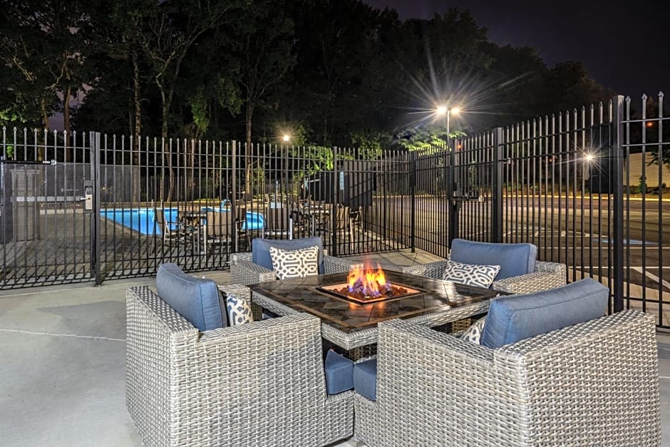 Holiday Inn Express And Suites Atlanta Arpt Ne - Hapeville By IHG