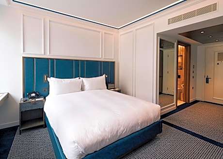 Superior Double Street View Room