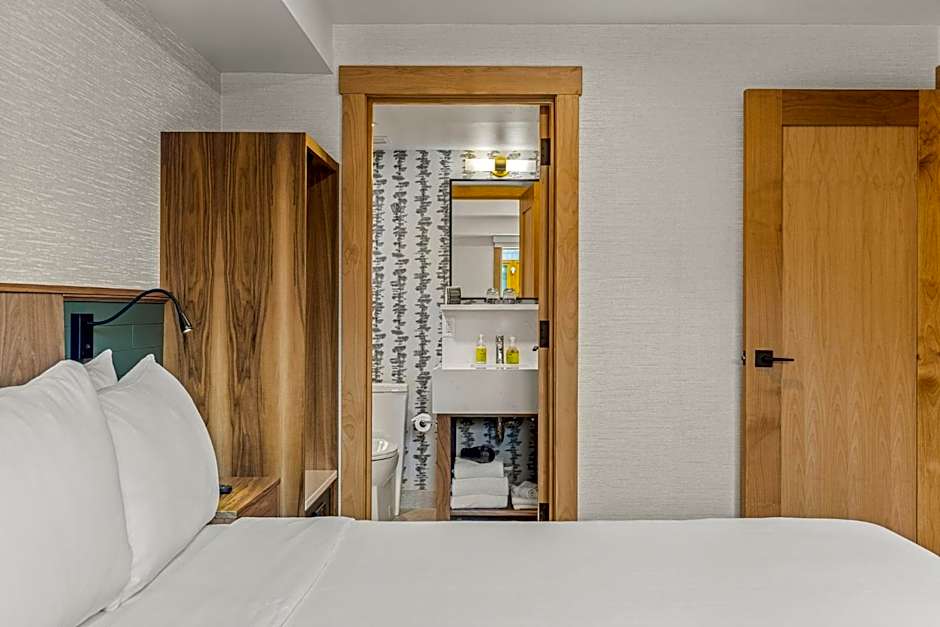 Hotel Canoe and Suites