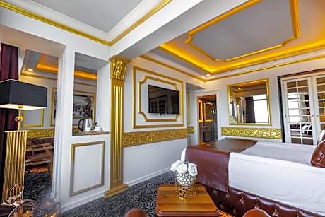 Deluxe King Suite