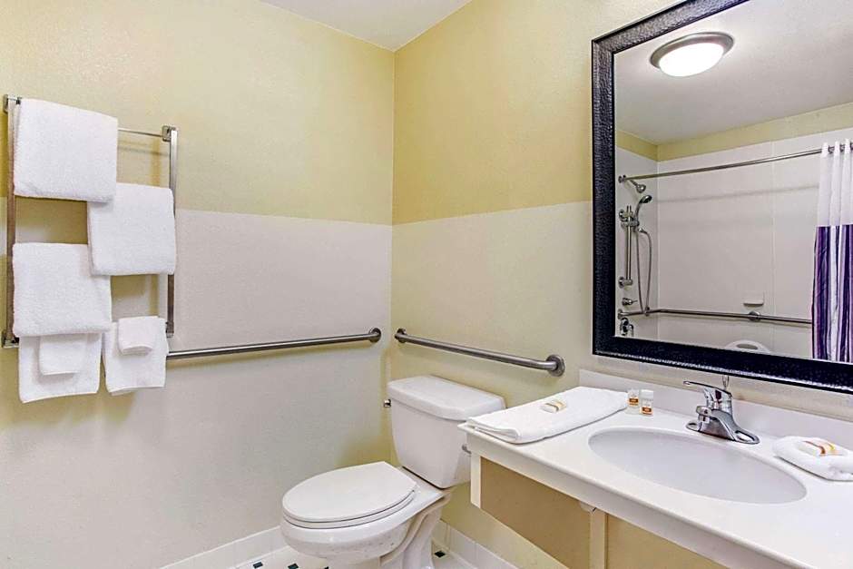 La Quinta Inn & Suites by Wyndham Raleigh/Durham Southpoint