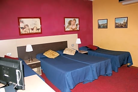 Quintuple Room