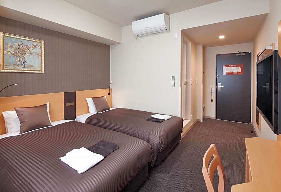 Photo 1 of 5 of 2 Beds, Smoking