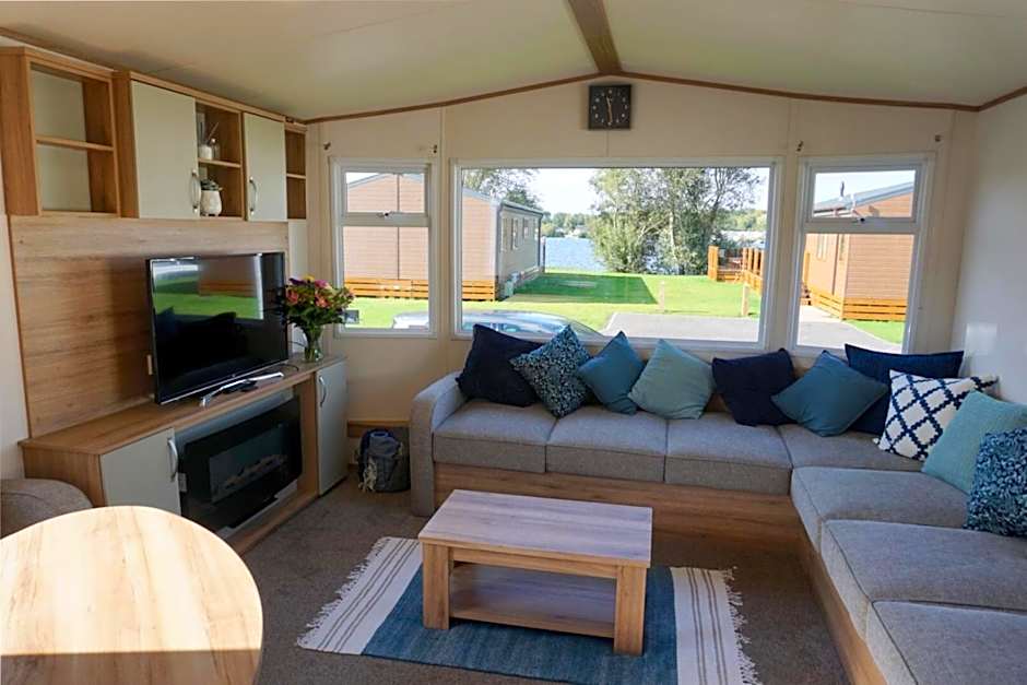 MPoint36 at Tattershall Lakes Hot Tub Lake Views 3 Bedrooms