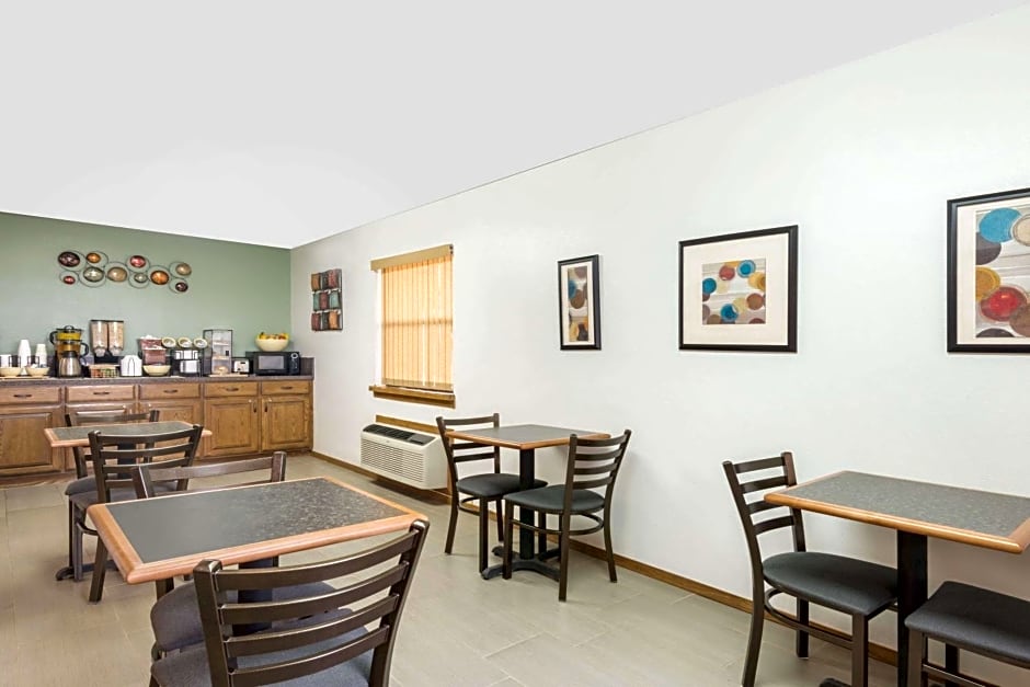 Knights Inn - Slaton