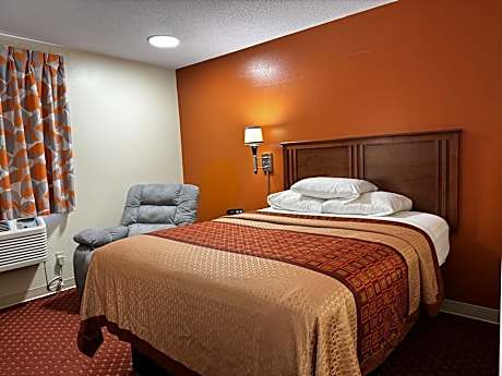 Room with One Queen Bed