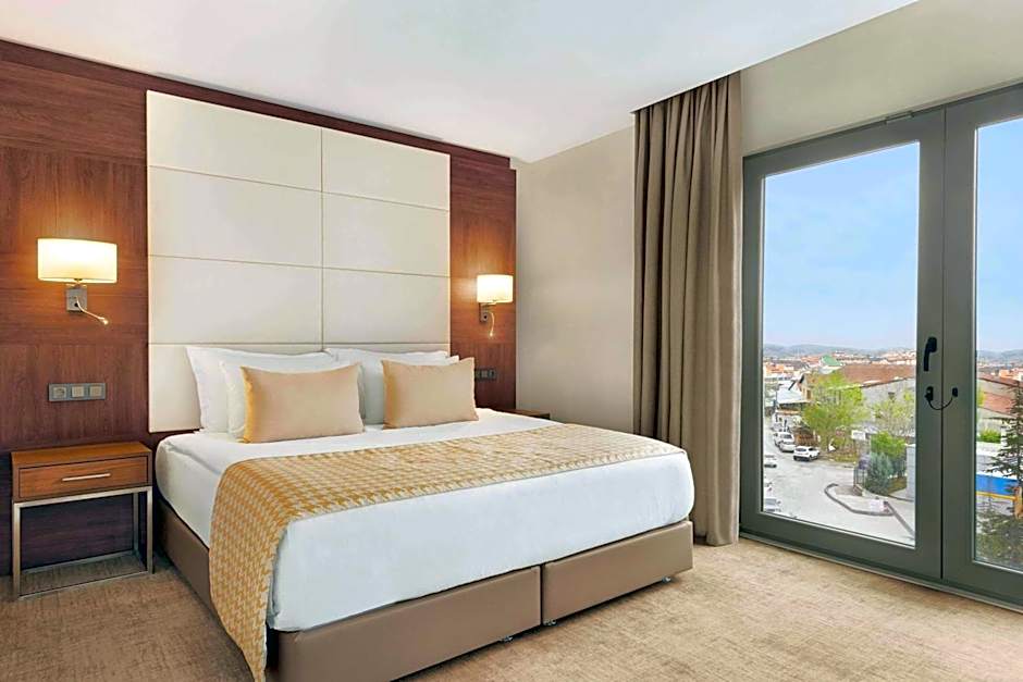 Photo 1 of 6 of 1 King Bed Suite, Smoking