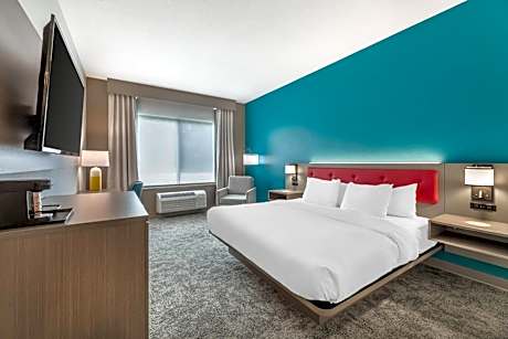 One Bedroom King Suite with Sofa Bed - Non-Smoking
